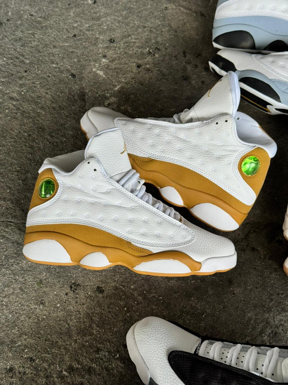 JORDAN RETRO 13 BLANCA DORADA