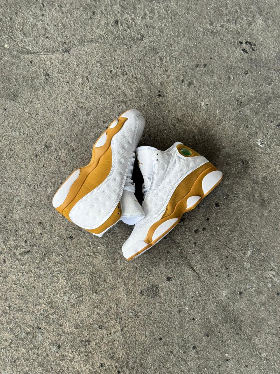 JORDAN RETRO 13 BLANCA DORADA