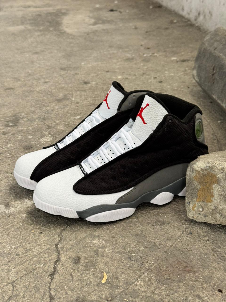JORDAN RETRO 13 NEGRO BLANCO