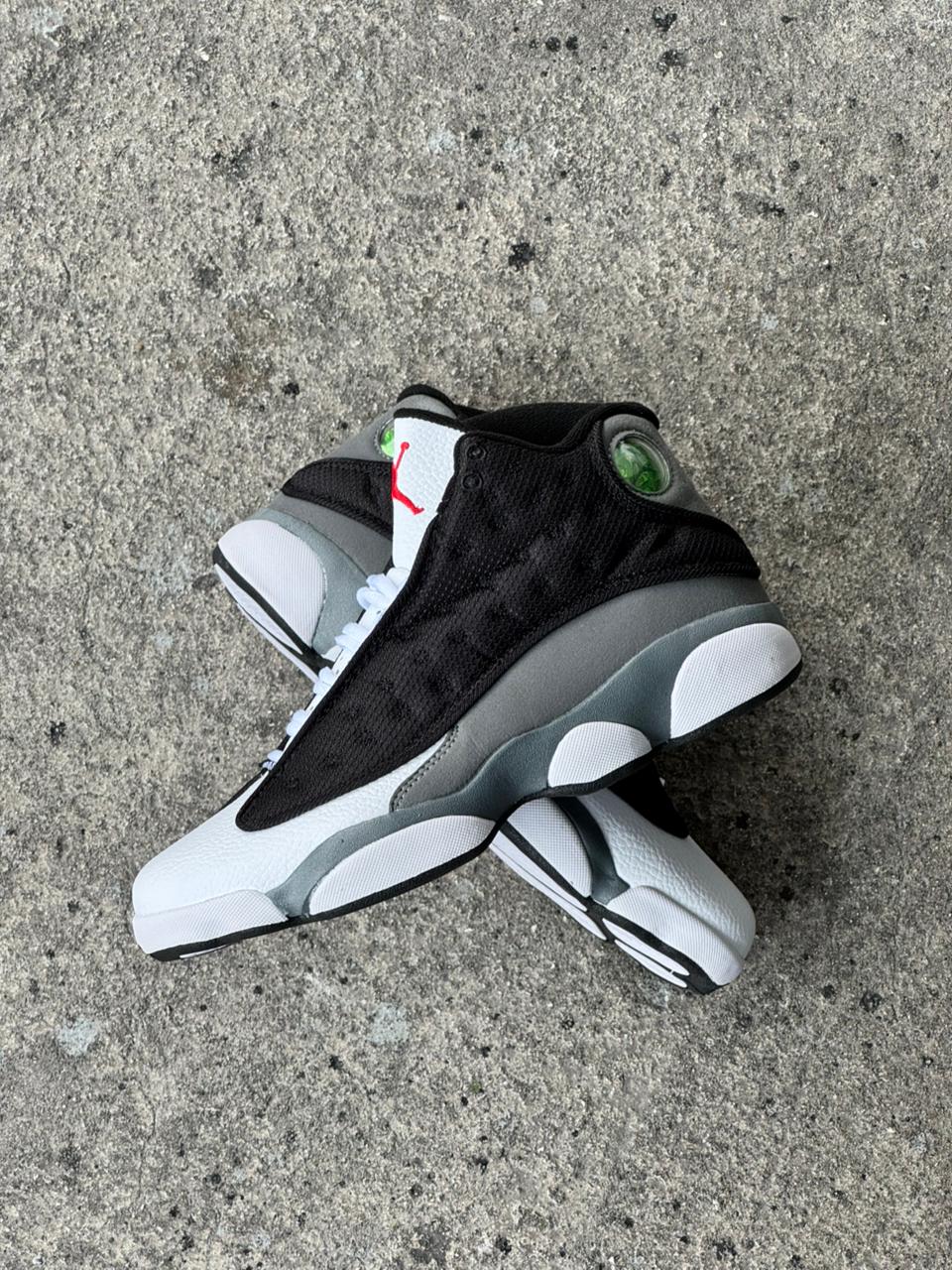 JORDAN RETRO 13 NEGRO BLANCO