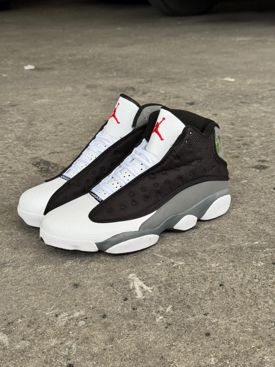 JORDAN RETRO 13 NEGRO BLANCO