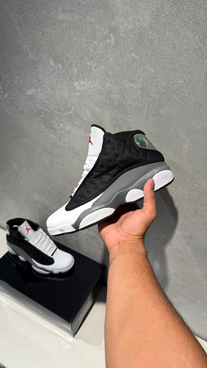 JORDAN RETRO 13 NEGRO BLANCO