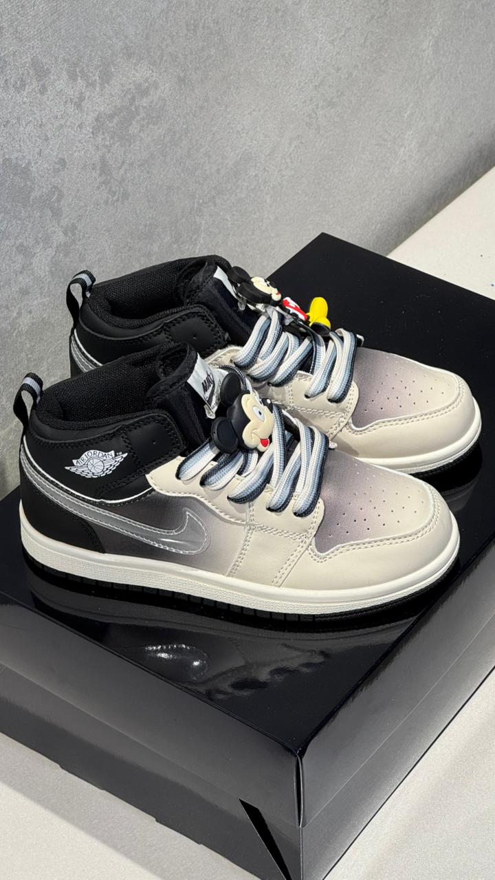 JORDAN RETRO 1 NEGRA BLANCA NIÑO