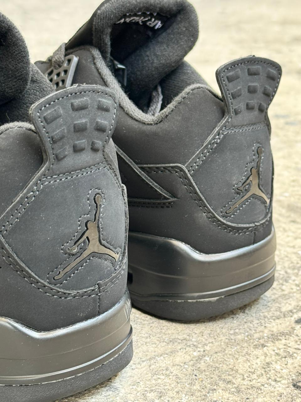 JORDAN RETRO 4 NEGRA
