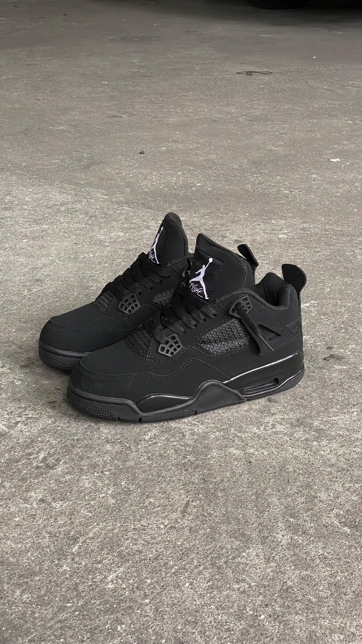 JORDAN RETRO 4 NEGRA