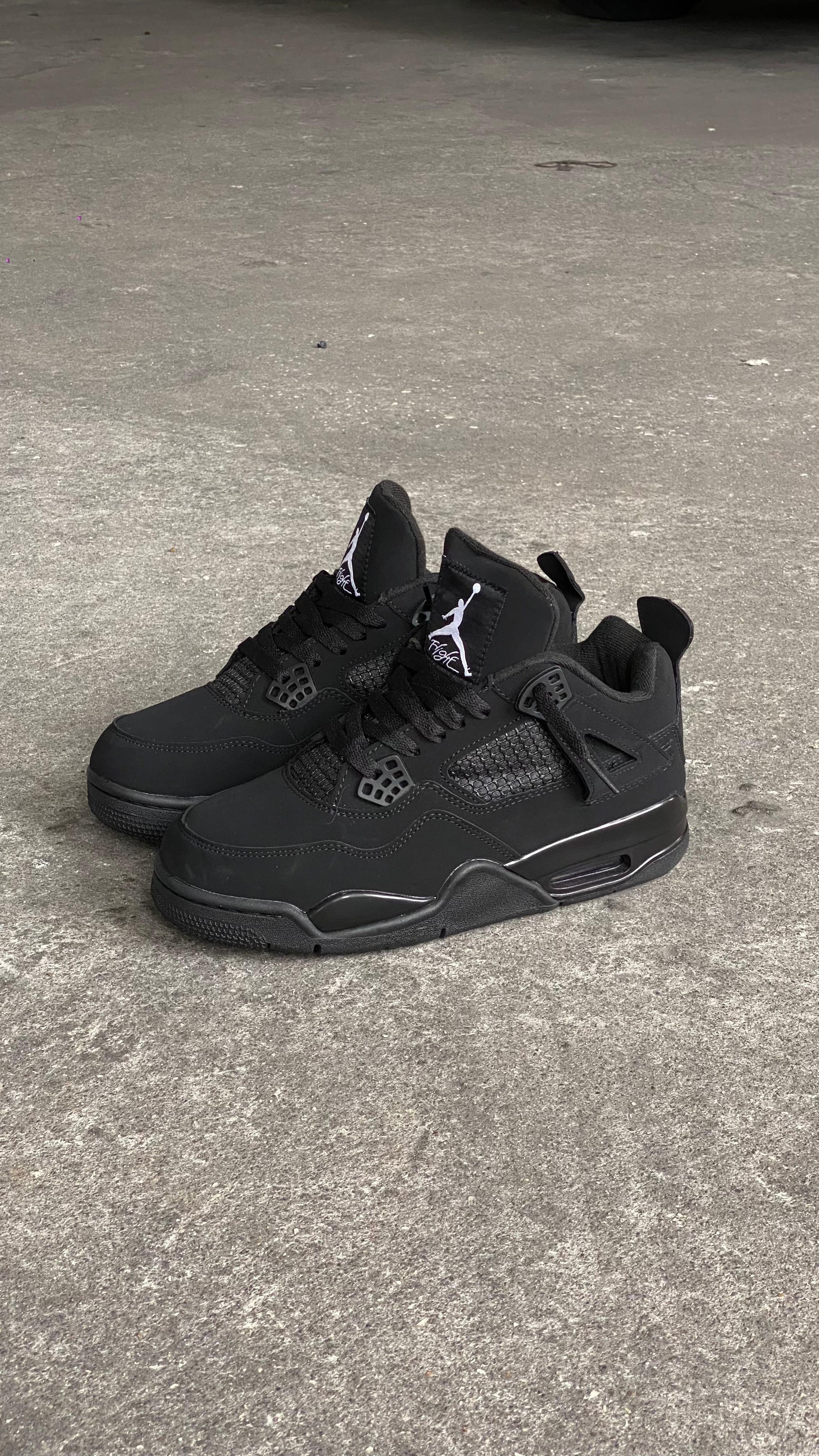 JORDAN RETRO 4 NEGRA