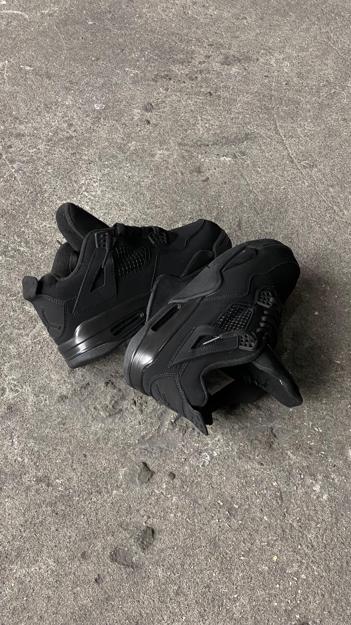 JORDAN RETRO 4 NEGRA
