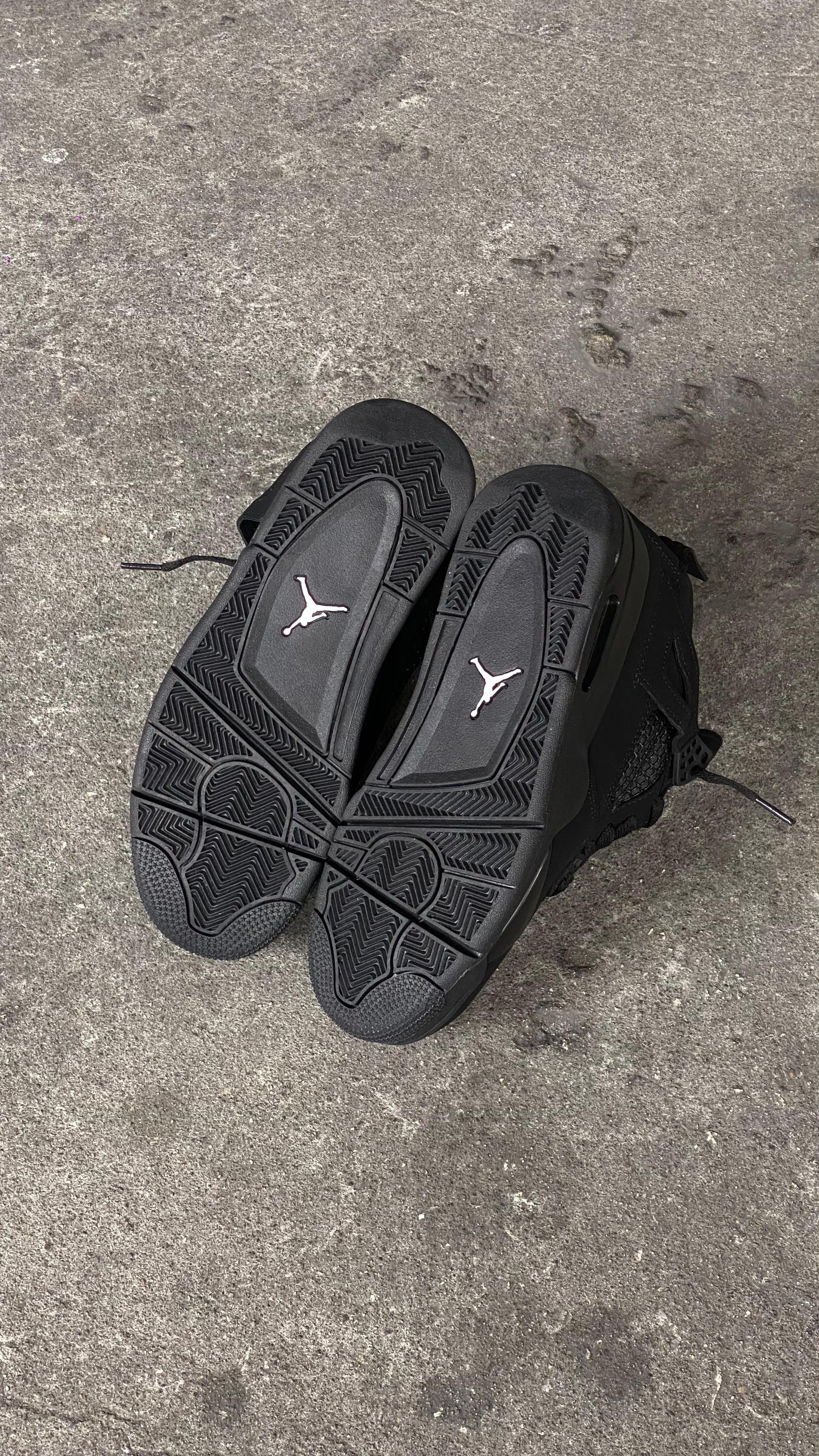 JORDAN RETRO 4 NEGRA