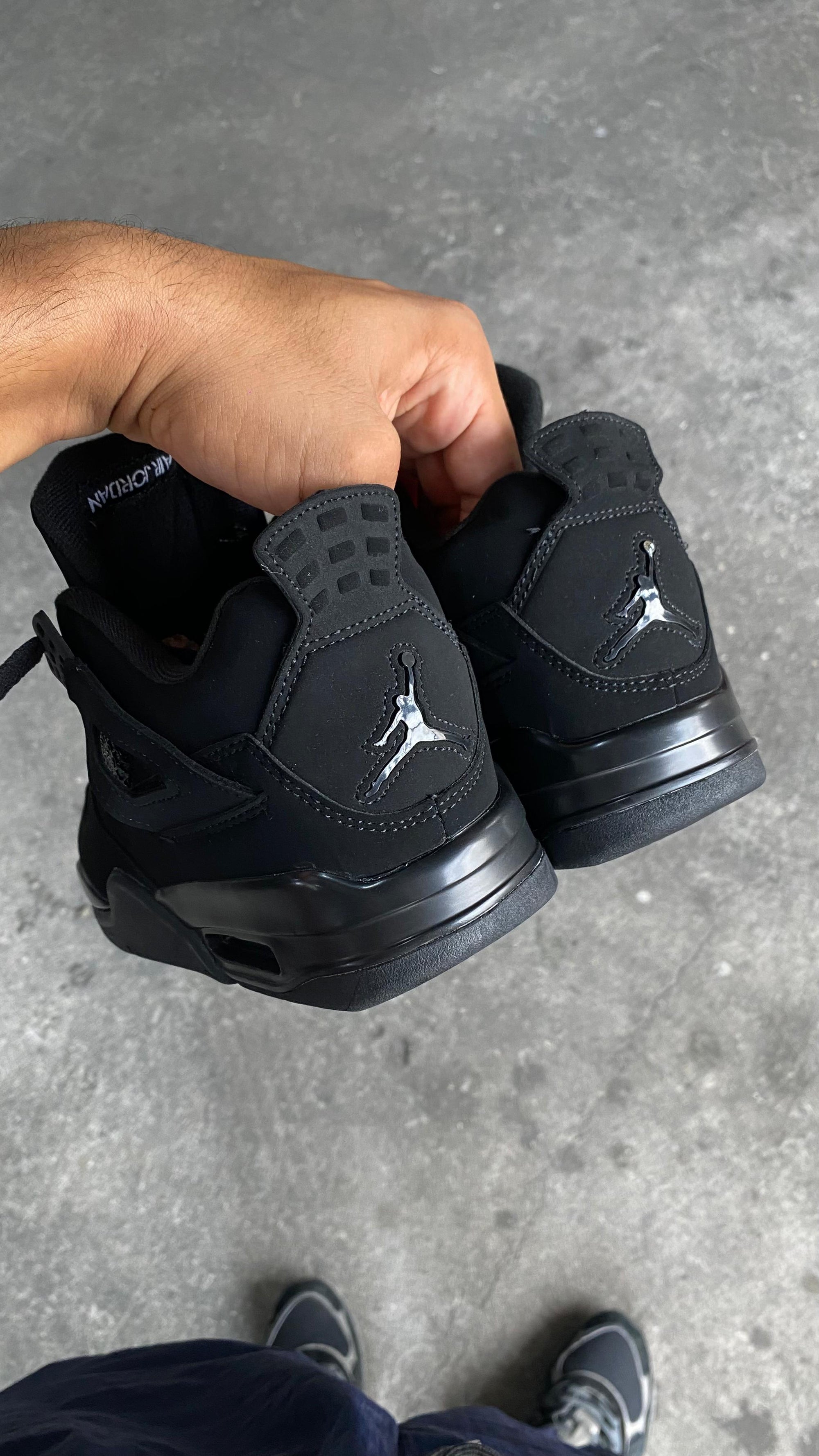 JORDAN RETRO 4 NEGRA