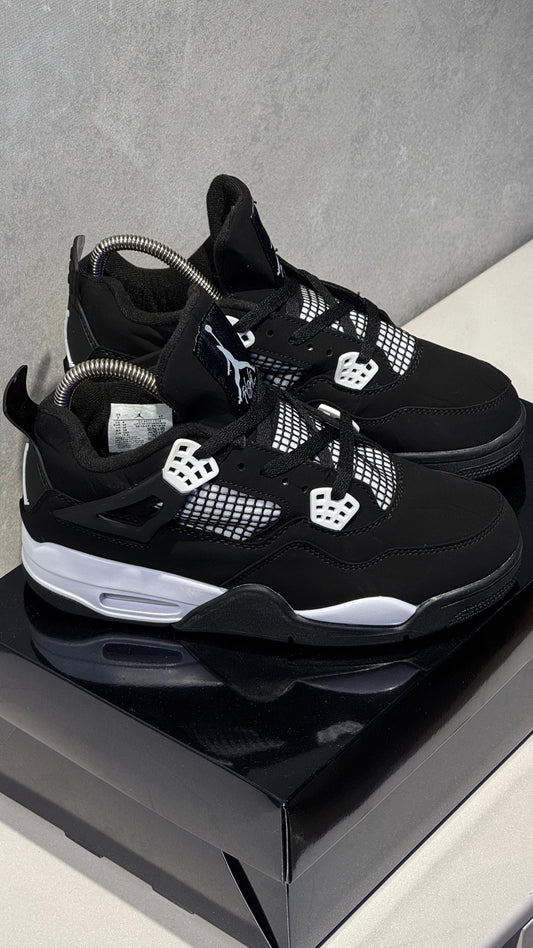 JORDAN RETRO 4 NEGRA BLANCA