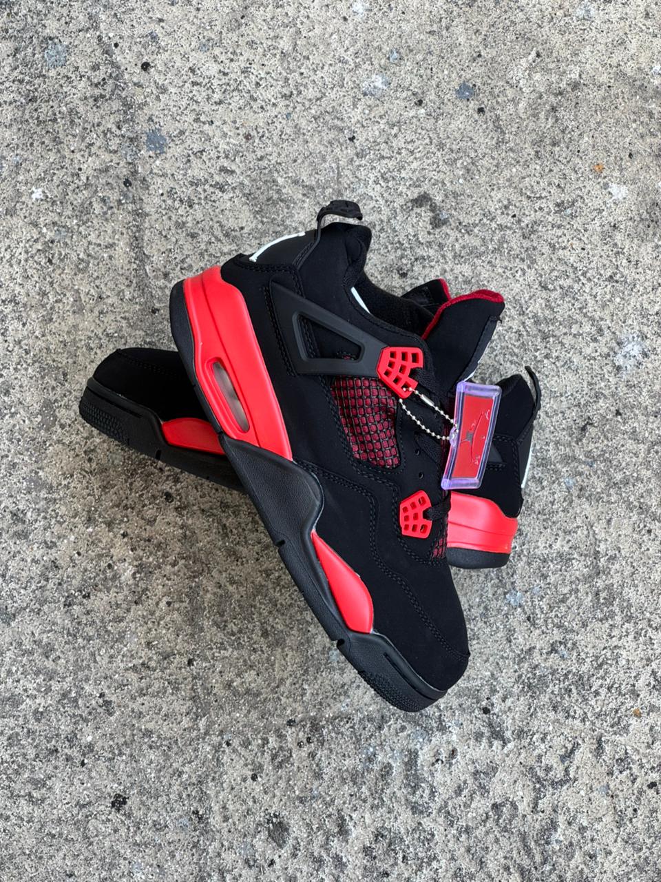 JORDAN RETRO 4 NEGRA ROJA