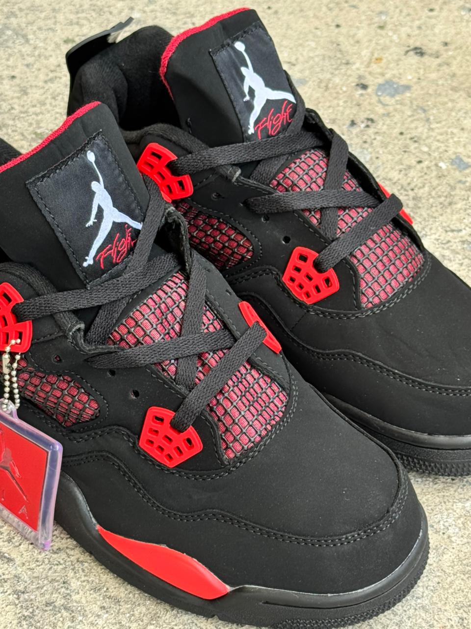 JORDAN RETRO 4 NEGRA ROJA