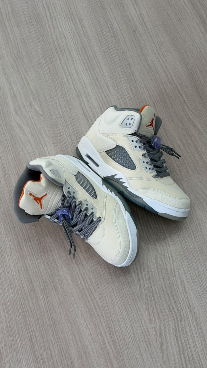 JORDAN RETRO 5  OG WHOTE GREY