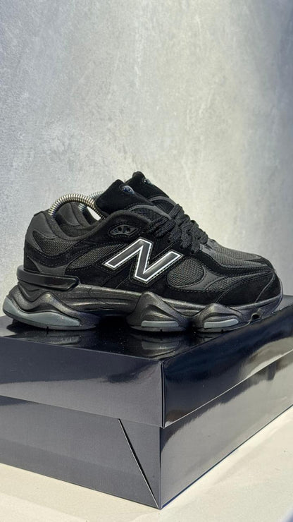 NEW BALANCE NEGRO LINEA BLANCA