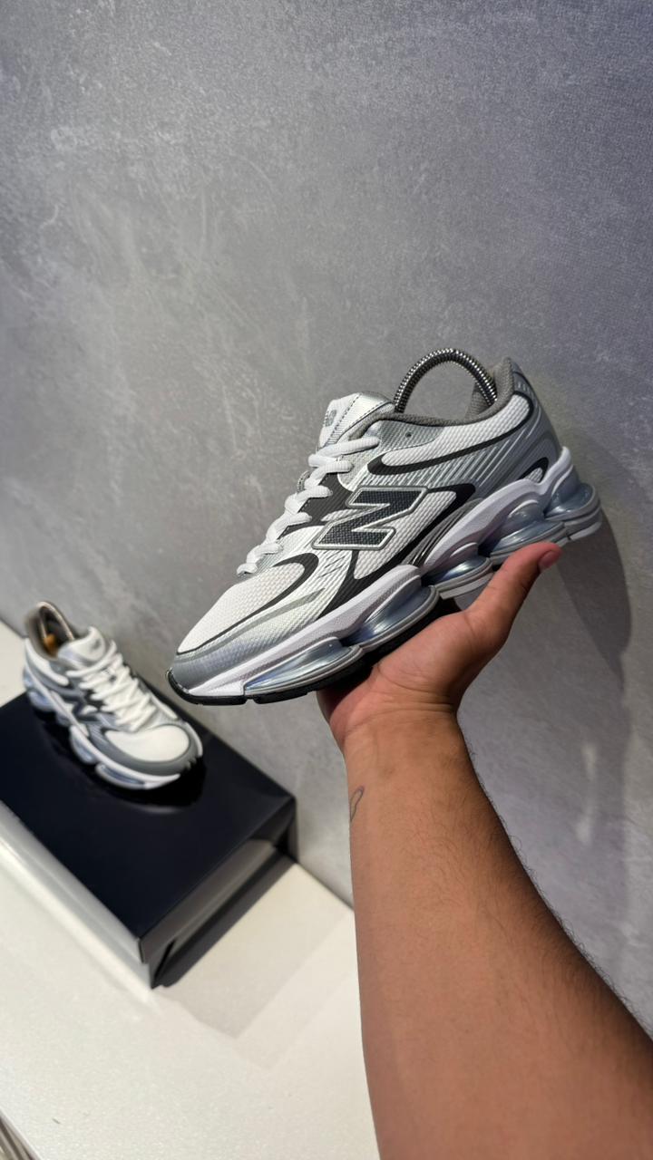 NEW BALANCE 2000 GRIS PLATA