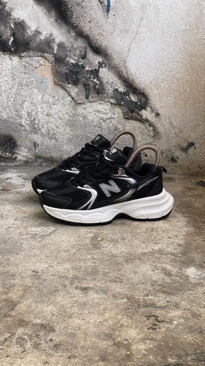 NEW BALANCE 530 V2 NEGRO BLANCO PROMO MASTER