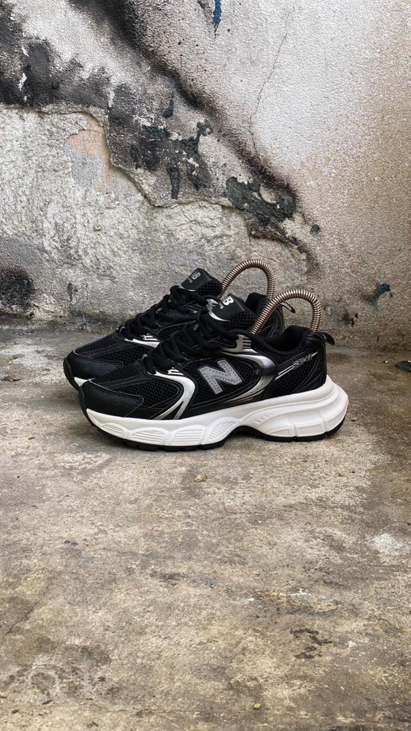 NEW BALANCE 530 V2 NEGRO BLANCO PROMO MASTER