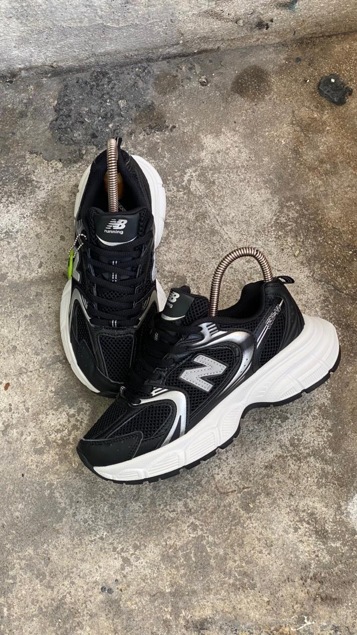 NEW BALANCE 530 V2 NEGRO BLANCO PROMO MASTER