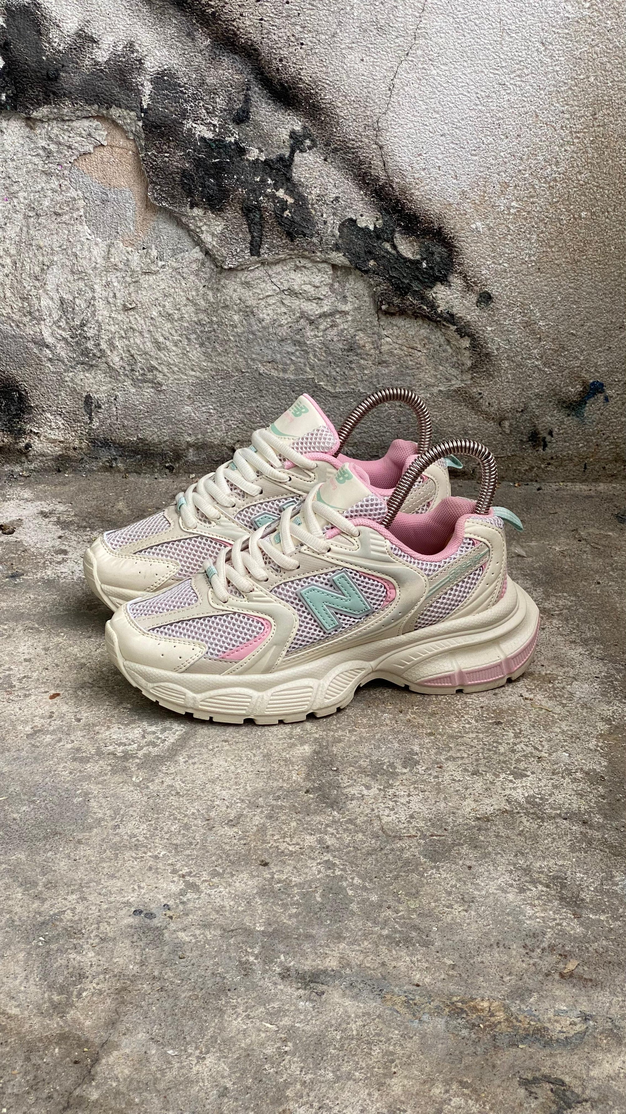 NEW BALANCE V2  BEIGE ROSS PROMO MASTER