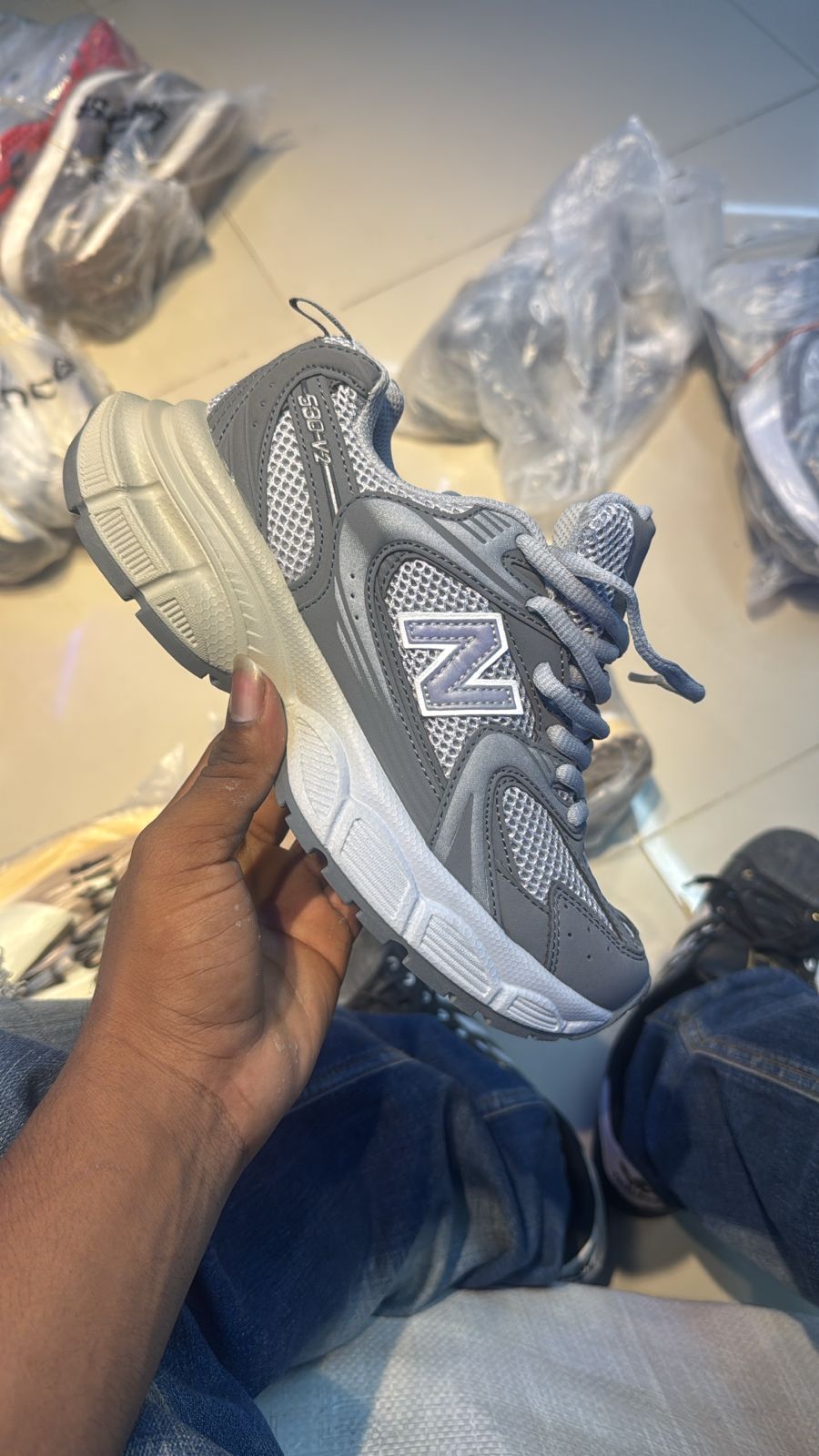 NEW BALANCE V2 GRIS BLANCO  PROMO MASTER