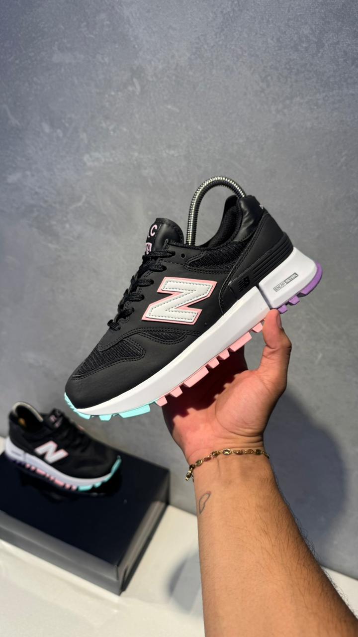 NEW BALANCE 1300 PASTEL NEGRO