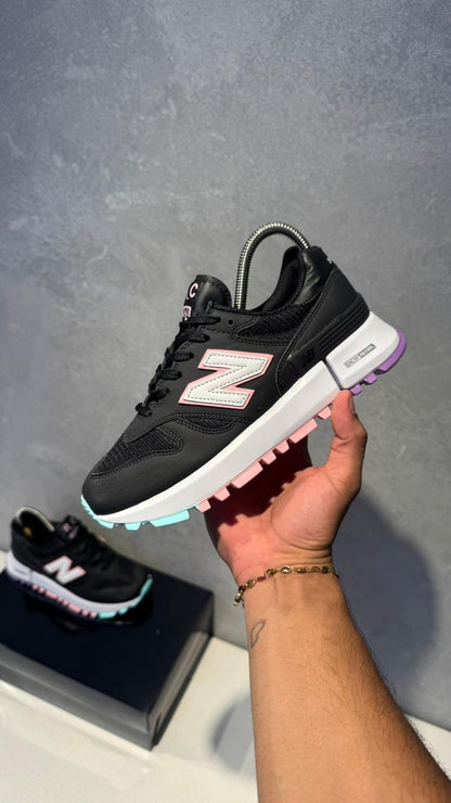 NEW BALANCE 1300 PASTEL NEGRO