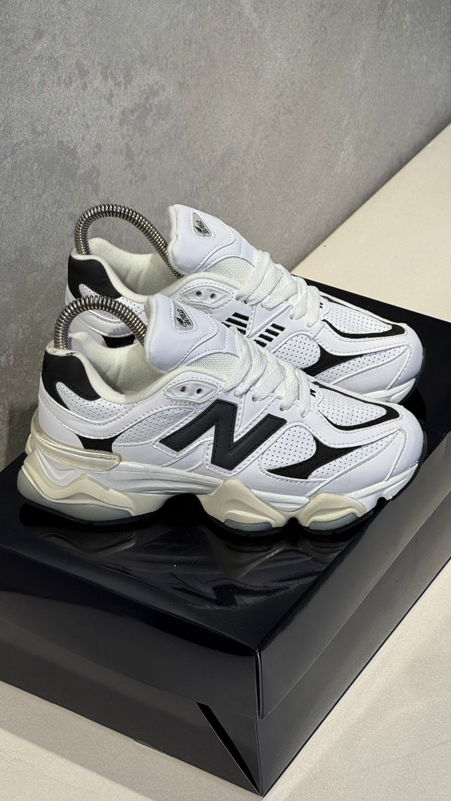 NEW BALANCE 9060 BEIGE NEGRO