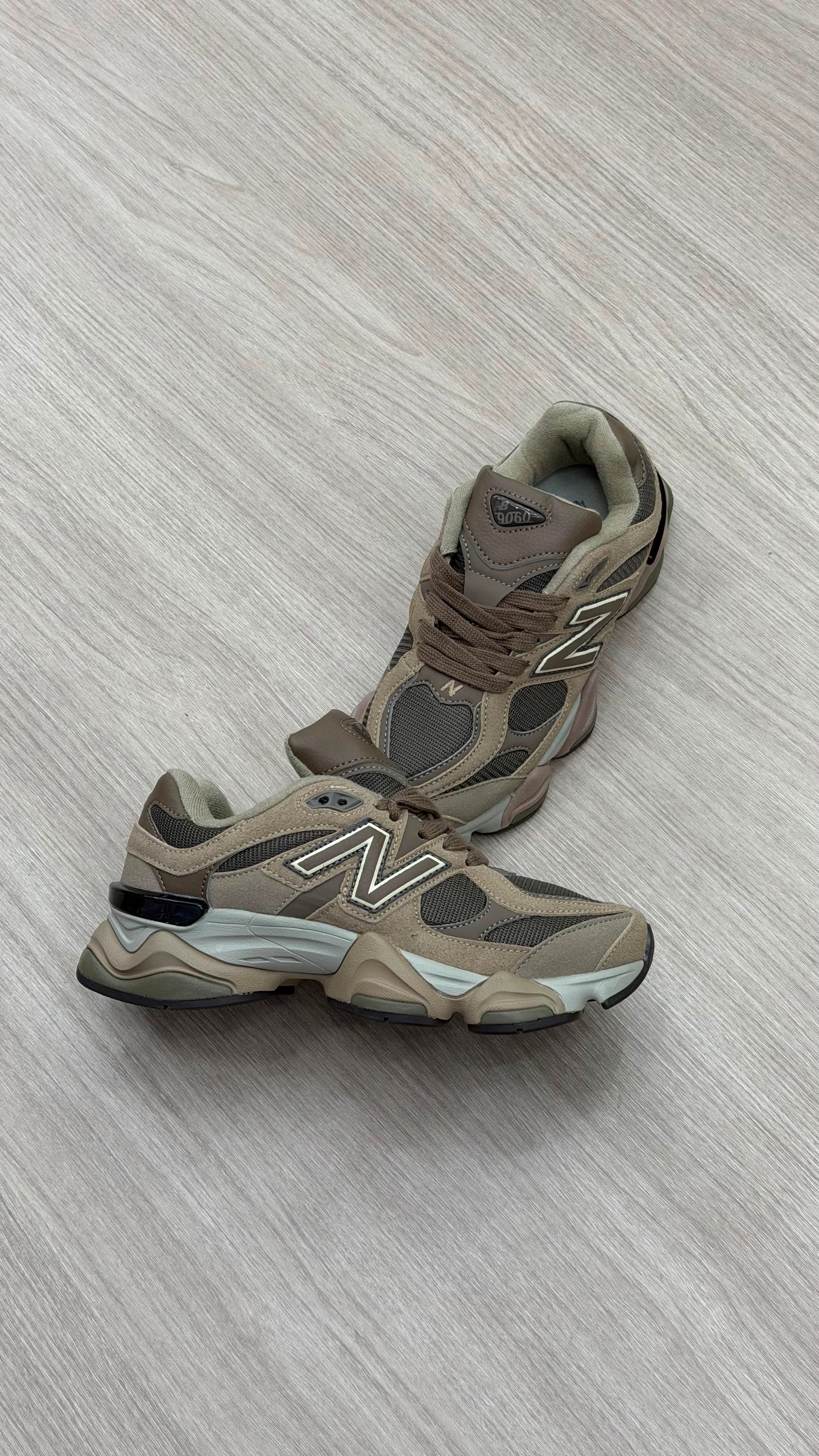 NEW BALANCE 9060 CAFE BEIGE