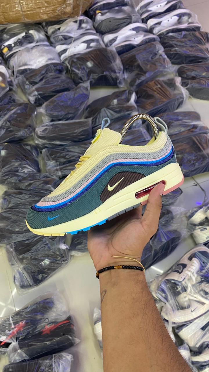 NIKE 2000 BEIGE COLOR