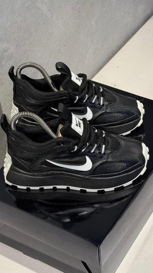 NIKE BALLELY  NEGRO BLANCO PROMO