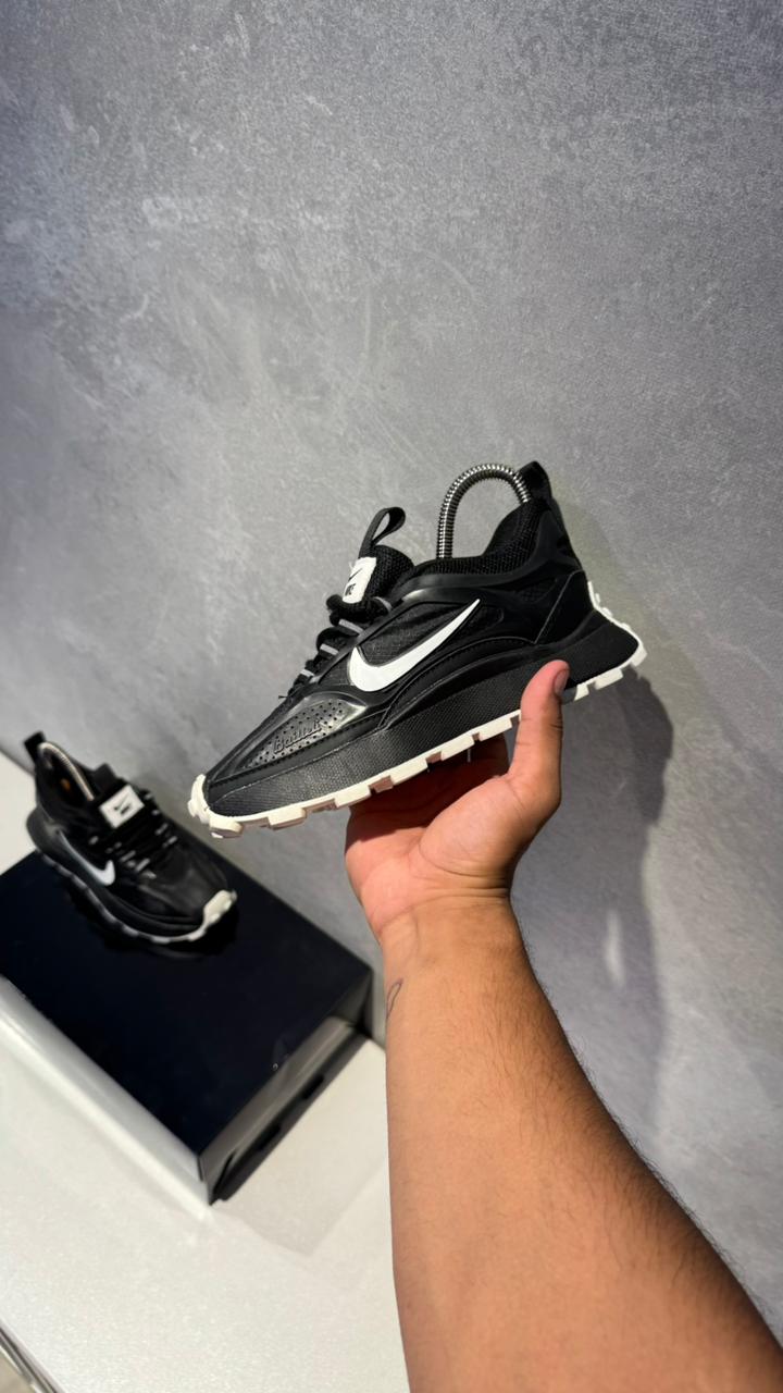NIKE BALLELY  NEGRO BLANCO PROMO