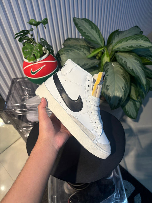 NIKE BLAZZER BOTA BLANCO
