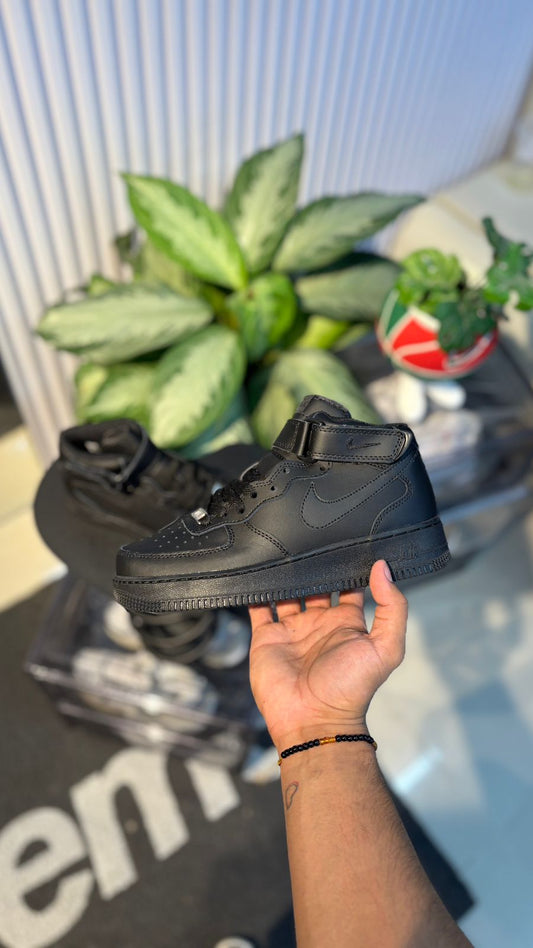 NIKE AF1 BOTA NEGRA