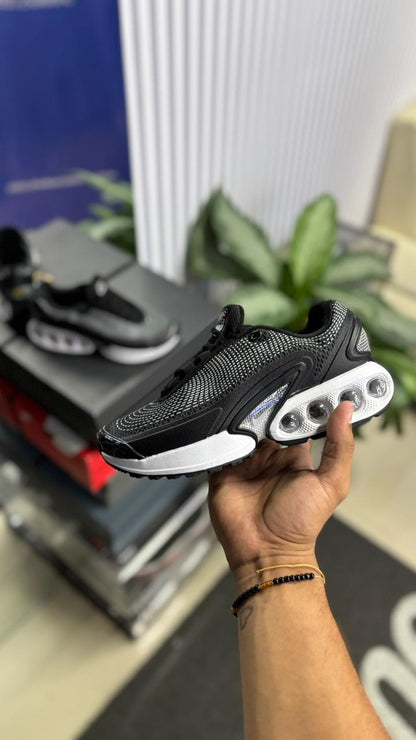NIKE CAMARA NEGRO BLANCO PROMO