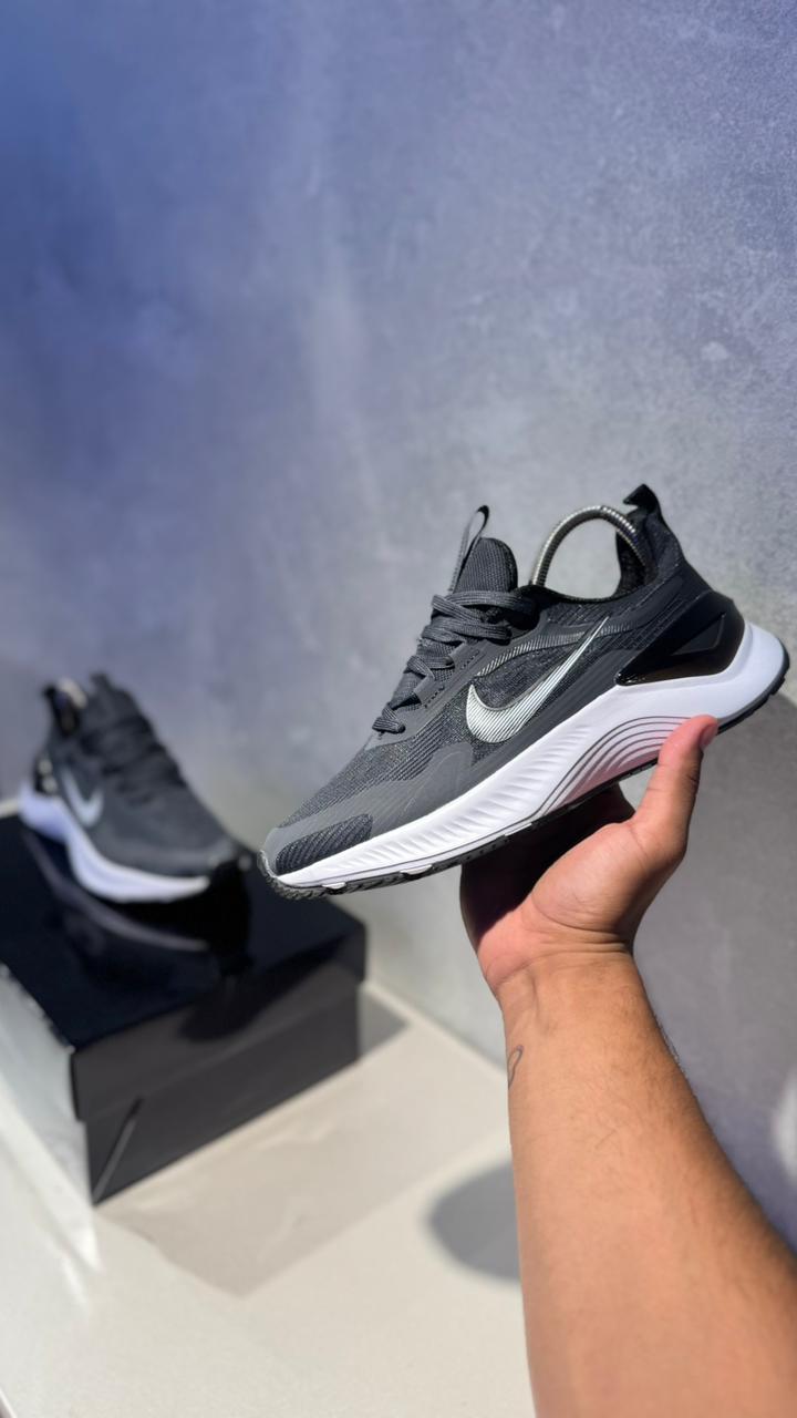 NIKE DIAMANTE NEGRO BLANCO