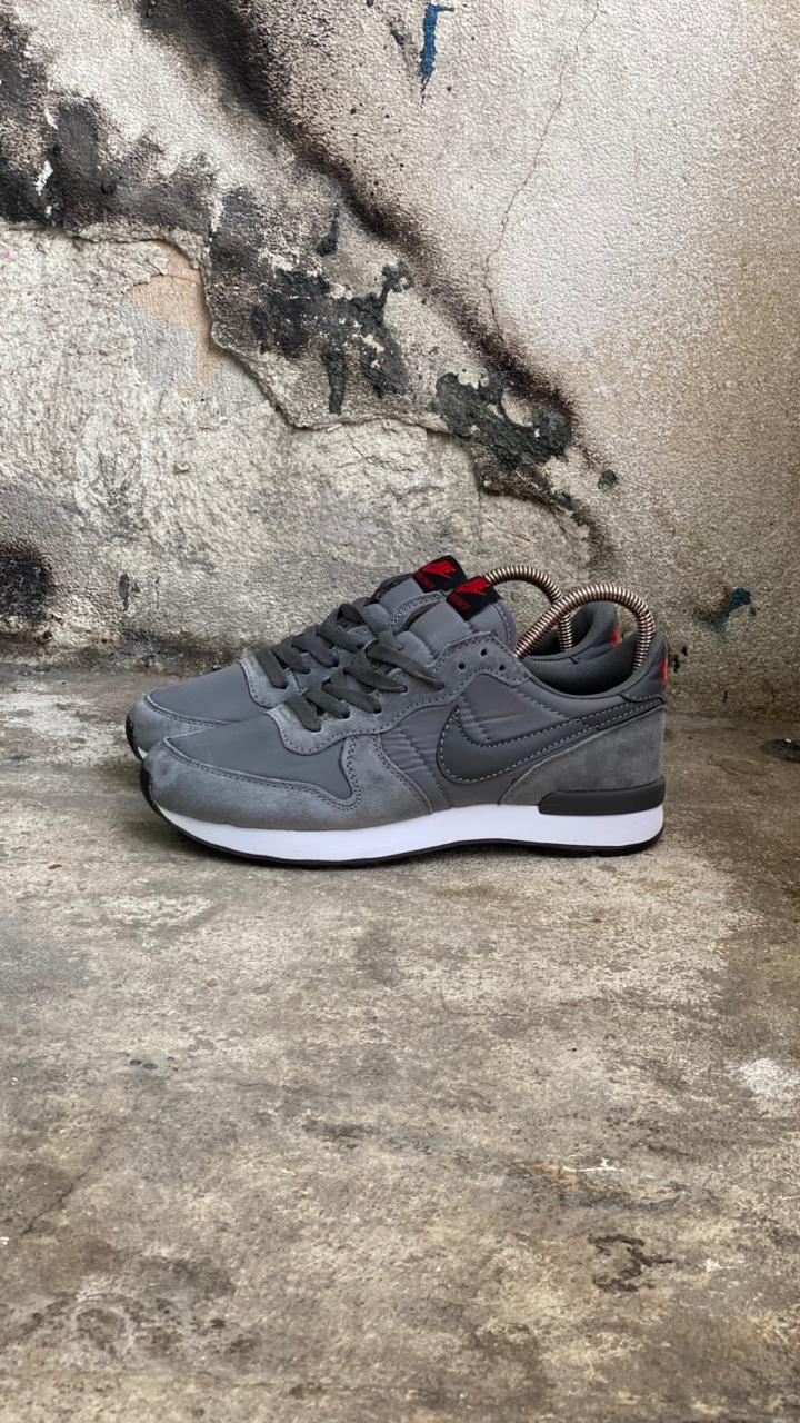 NIKE GRIS BLANCO PROMO MASTER