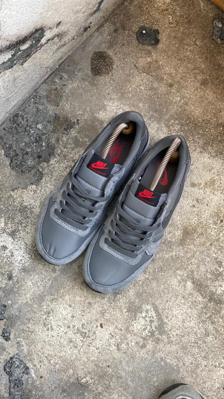 NIKE GRIS BLANCO PROMO MASTER