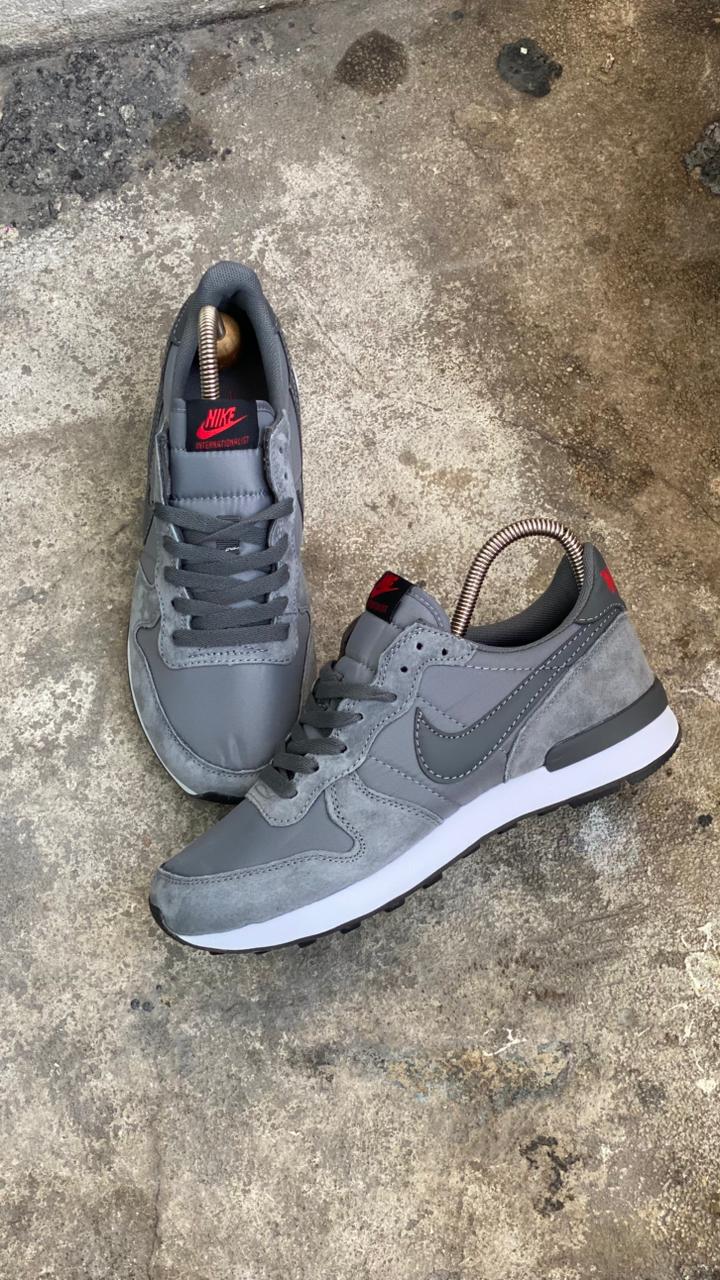 NIKE GRIS BLANCO PROMO MASTER