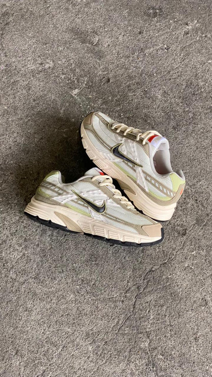 NIKE INITIATOR BEIGE VERDE CHULO PLATA