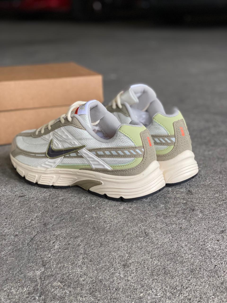 NIKE INITIATOR BEIGE VERDE CHULO PLATA