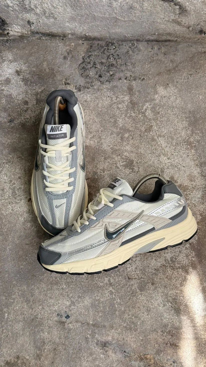 NIKE INITIATOR BLANCO BEIGE AZUL