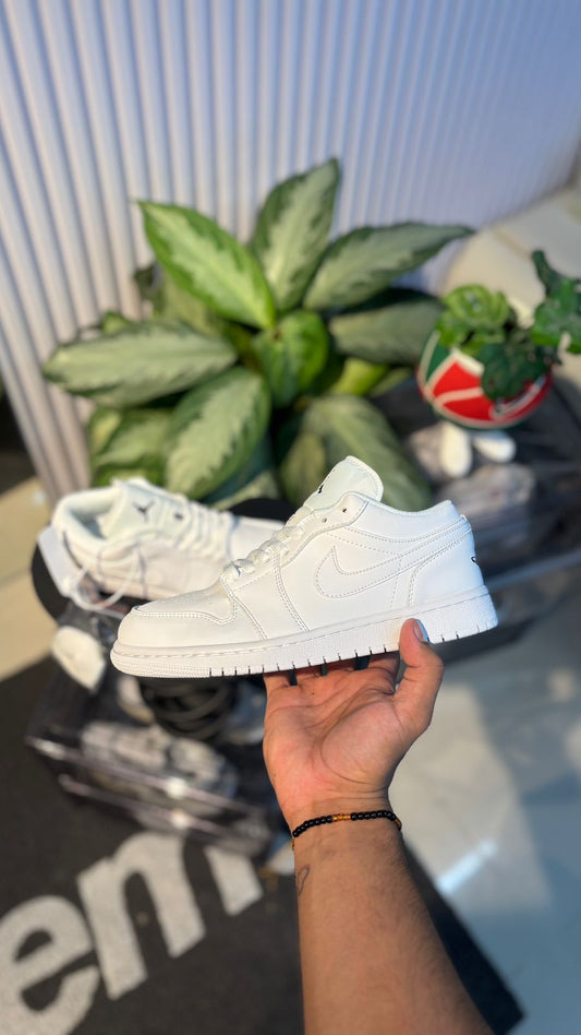 NIKE R1 LOW JORDAN BLANCA