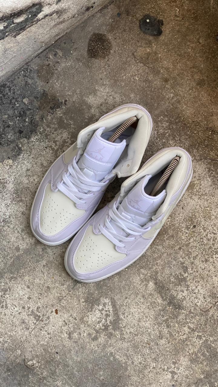 NIKE JORDAN RETRO 1 BLANCO MORADO PROMO MASTER