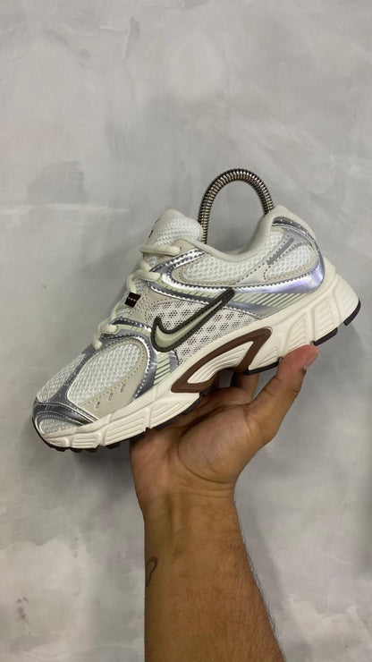 NIKE RNR BLANCO PLATA CAFE