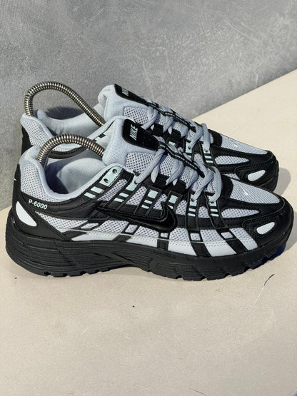 NIKE P6000 NEGRO GRIS