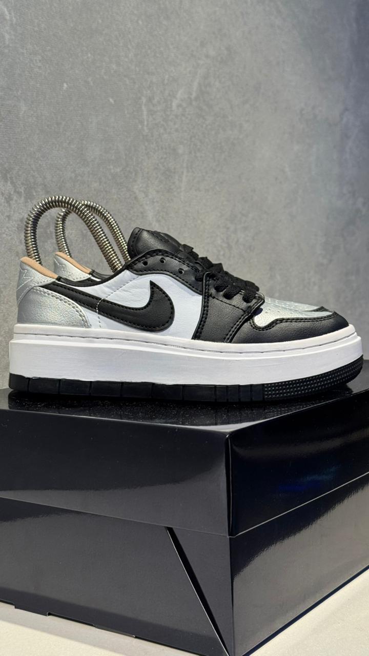 NIKE R1  LOW PLATAFORMA NEGRO PLATA PROMO