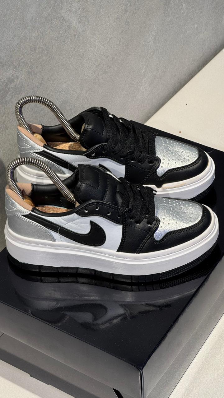 NIKE R1  LOW PLATAFORMA NEGRO PLATA PROMO