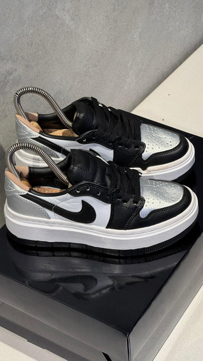 NIKE R1  LOW PLATAFORMA NEGRO PLATA PROMO
