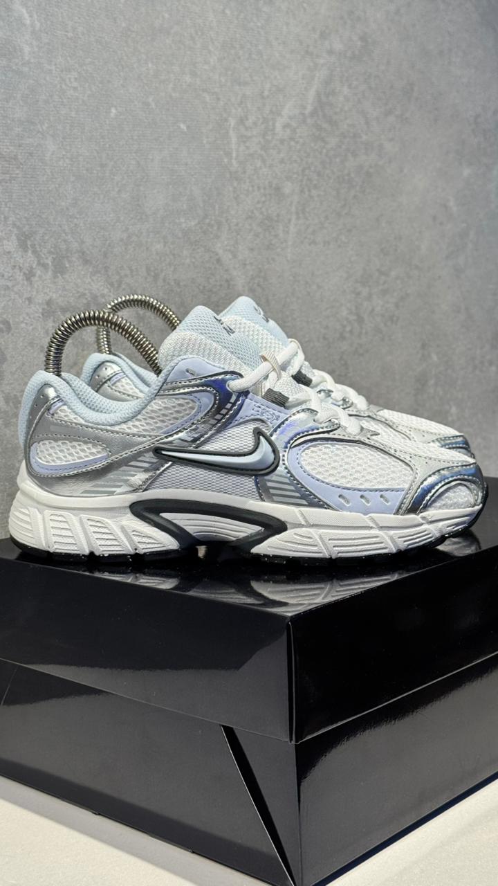 NIKE RNR BLANCO BEIGE GRIS