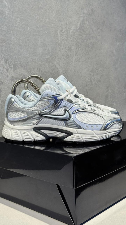 NIKE RNR BLANCO BEIGE GRIS